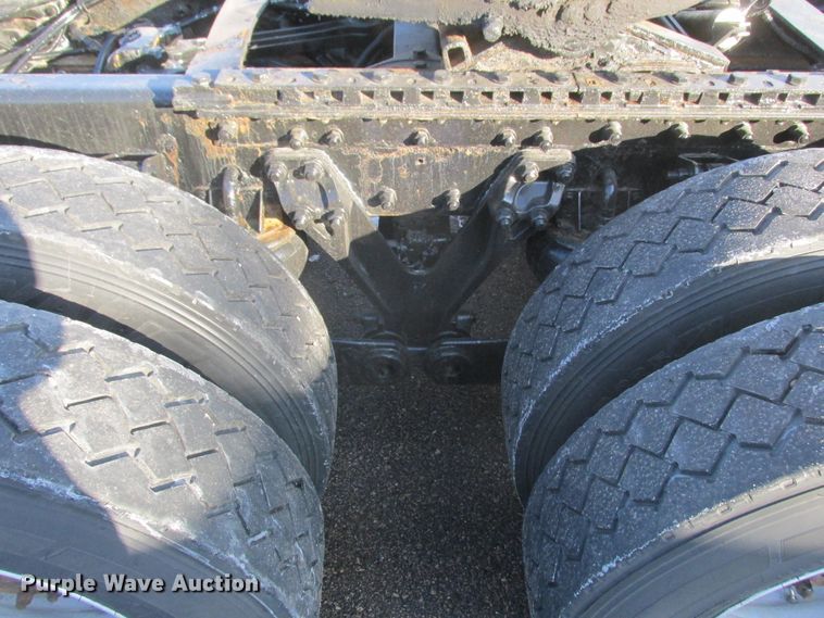 image for item DA8336 2006 Kenworth T600 semi truck