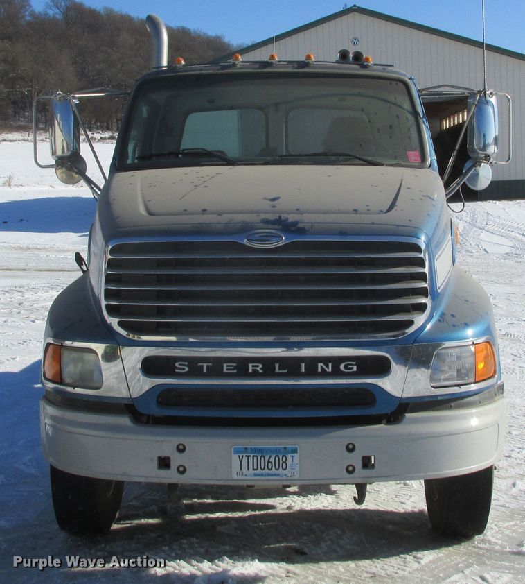 image for item DA8338 2007 Sterling A-Line semi truck
