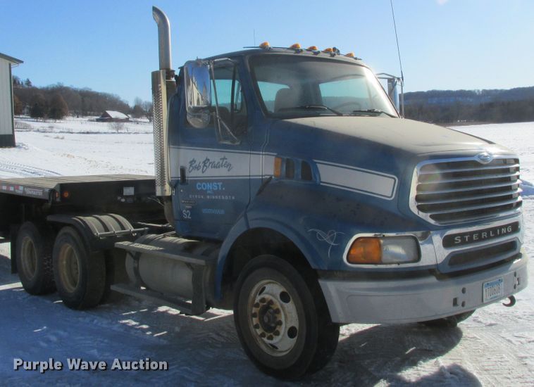image for item DA8338 2007 Sterling A-Line semi truck