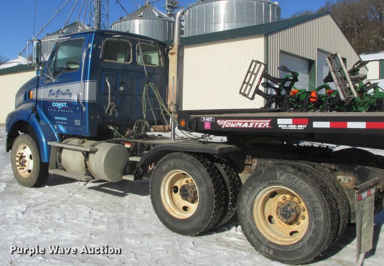 image for item DA8338 2007 Sterling A-Line semi truck