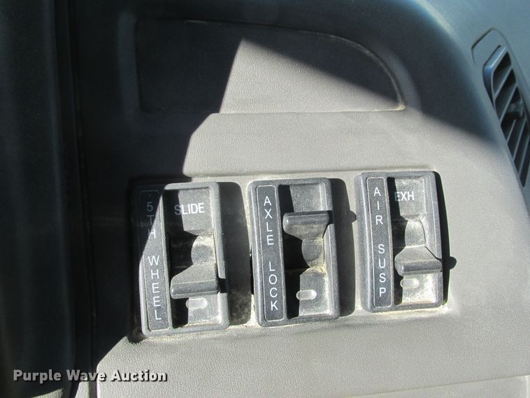 image for item DA8338 2007 Sterling A-Line semi truck