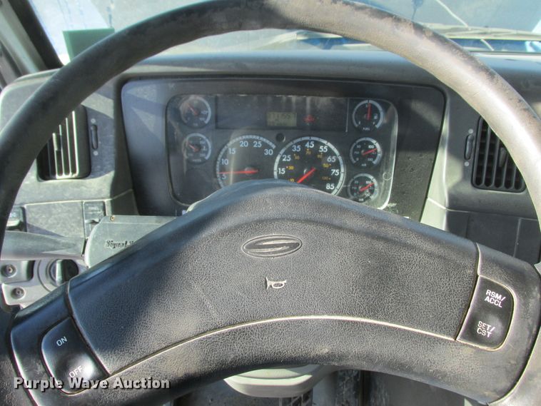 image for item DA8338 2007 Sterling A-Line semi truck