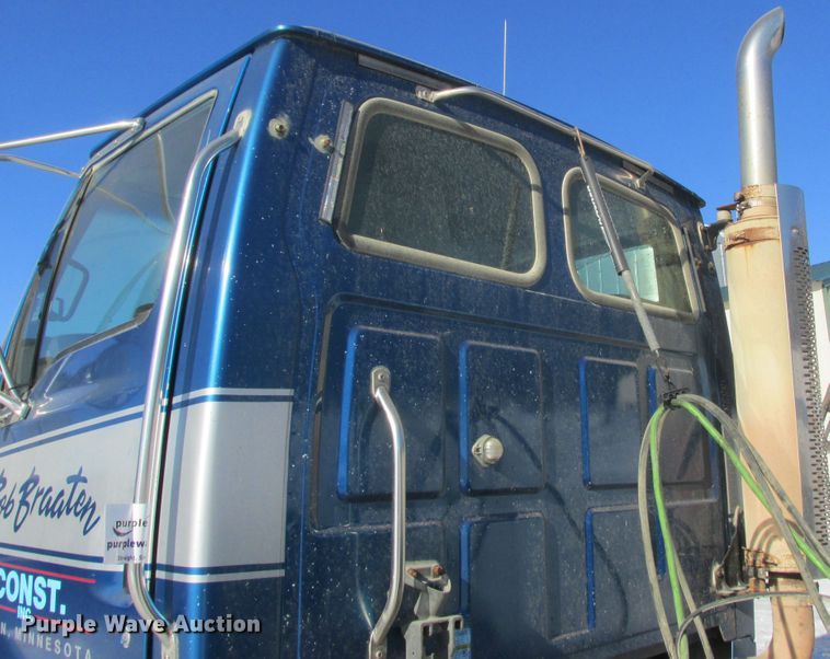 image for item DA8338 2007 Sterling A-Line semi truck