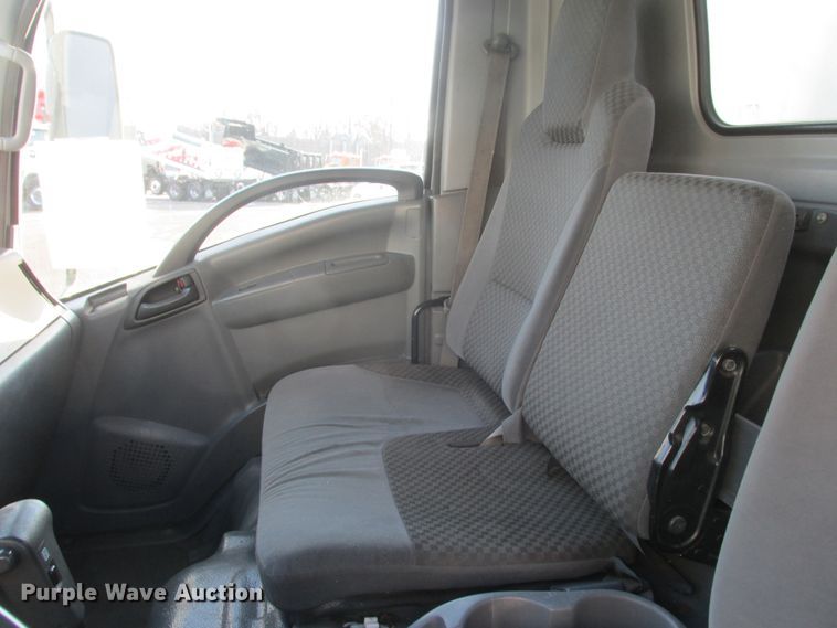 image for item DA8340 2011 Isuzu NPR HD box truck