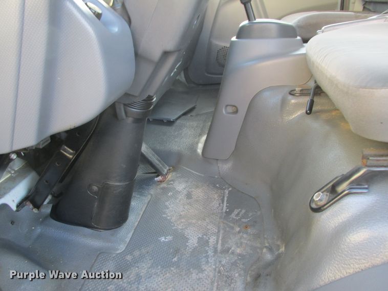 image for item DA8340 2011 Isuzu NPR HD box truck