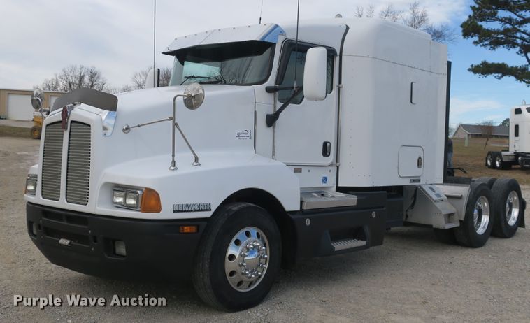 image for item DB10099 2005 Kenworth T600 semi truck