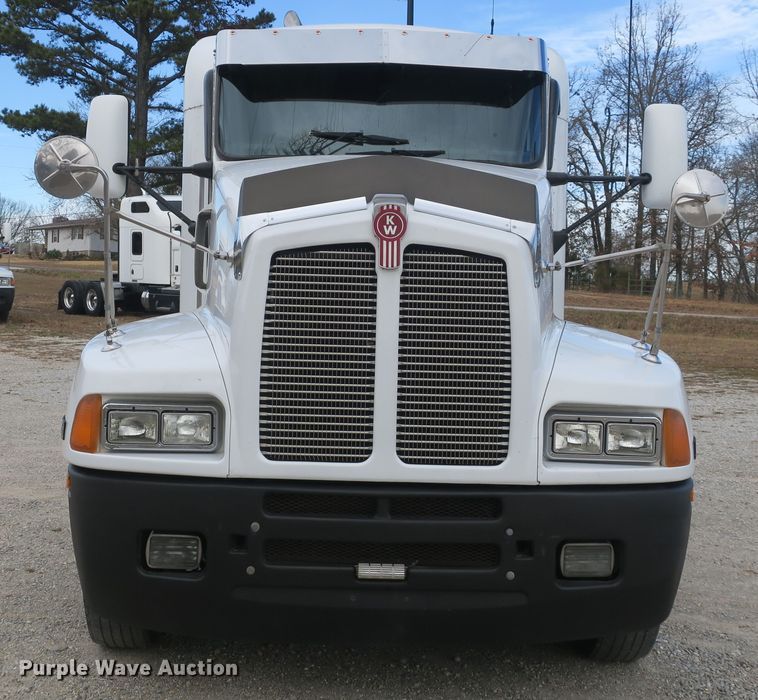 image for item DB10099 2005 Kenworth T600 semi truck