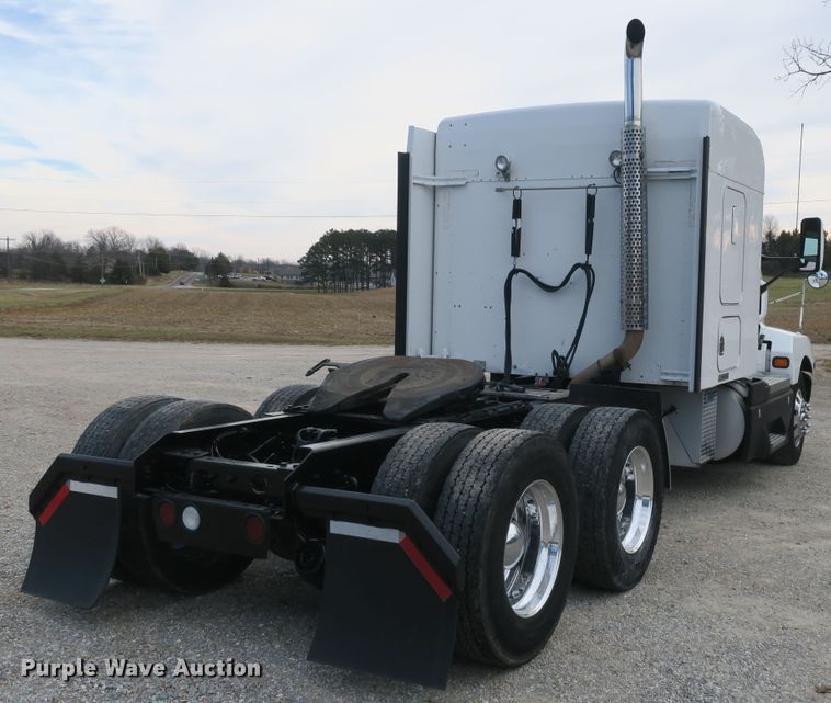 image for item DB10099 2005 Kenworth T600 semi truck