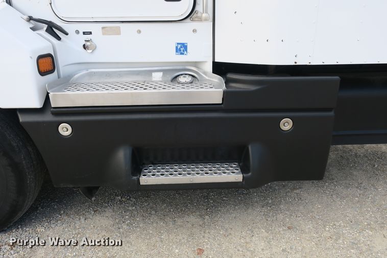 image for item DB10099 2005 Kenworth T600 semi truck