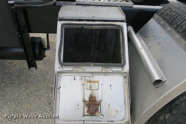 image for item DB10099 2005 Kenworth T600 semi truck