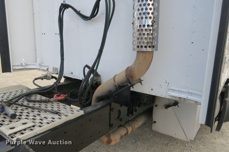 image for item DB10099 2005 Kenworth T600 semi truck