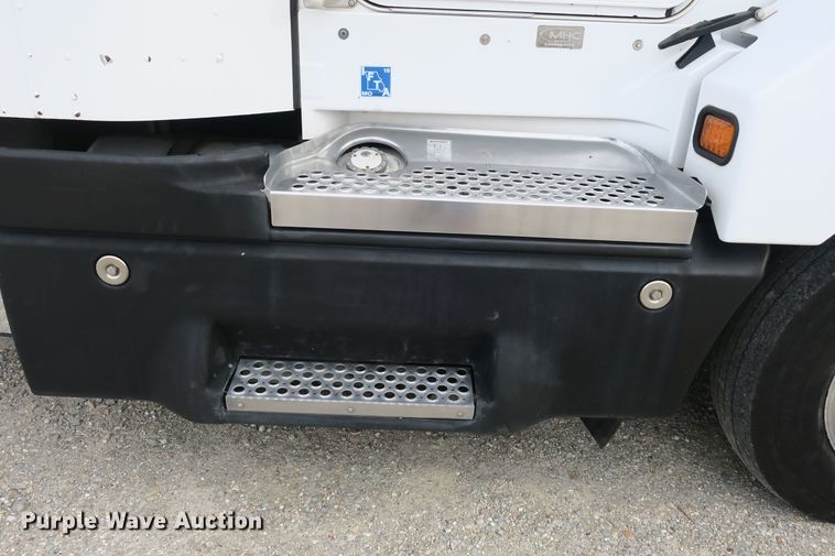 image for item DB10099 2005 Kenworth T600 semi truck