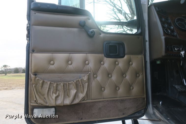 image for item DB10099 2005 Kenworth T600 semi truck