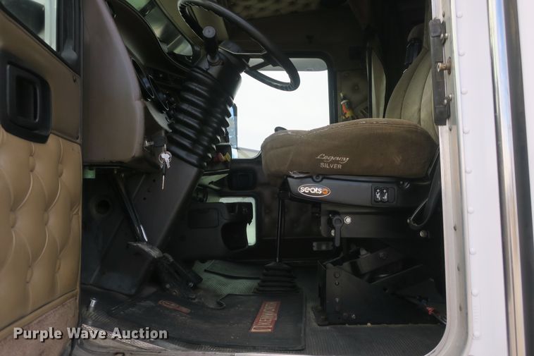 image for item DB10099 2005 Kenworth T600 semi truck