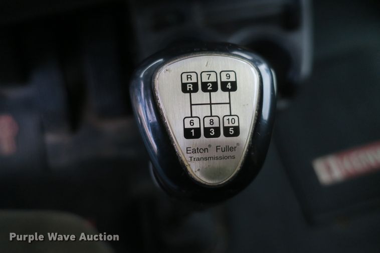 image for item DB10099 2005 Kenworth T600 semi truck