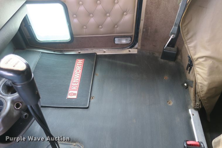 image for item DB10099 2005 Kenworth T600 semi truck