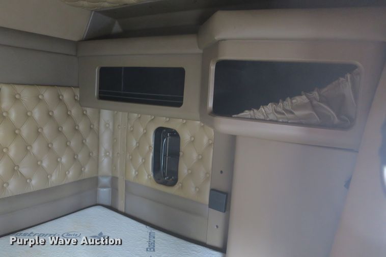 image for item DB10099 2005 Kenworth T600 semi truck