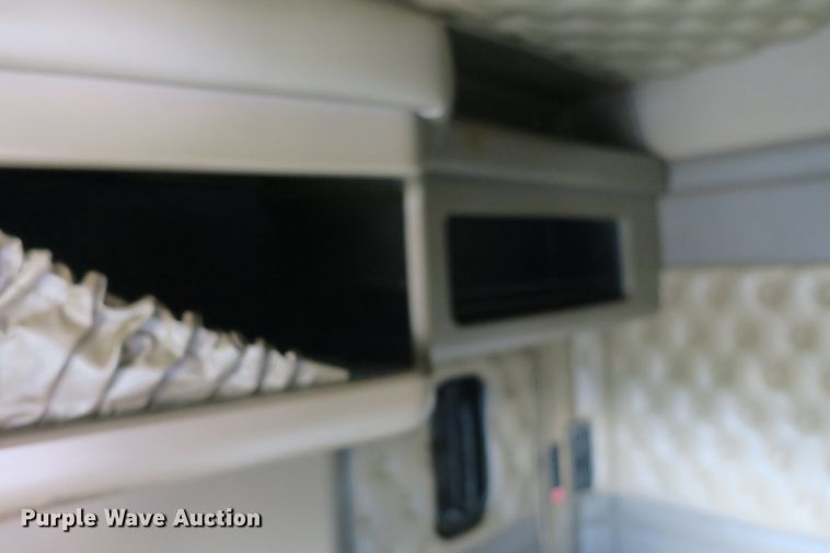 image for item DB10099 2005 Kenworth T600 semi truck