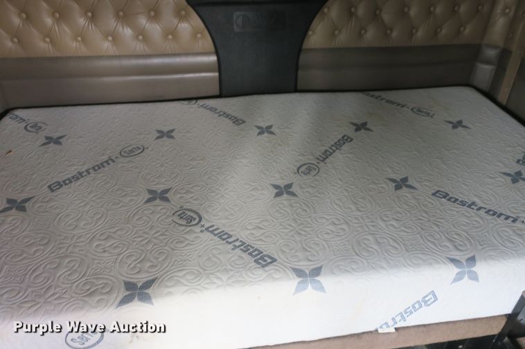 image for item DB10099 2005 Kenworth T600 semi truck