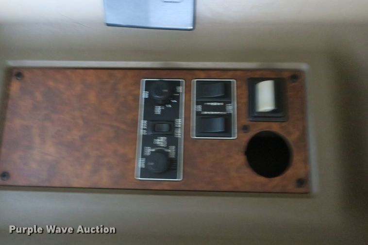 image for item DB10099 2005 Kenworth T600 semi truck