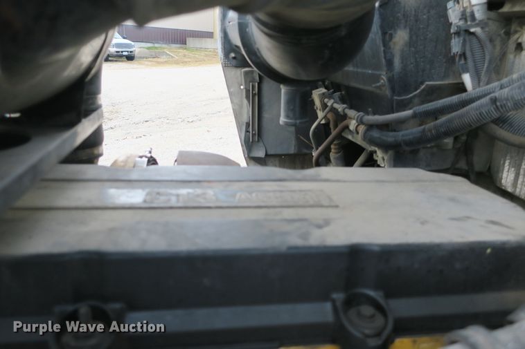 image for item DB10099 2005 Kenworth T600 semi truck