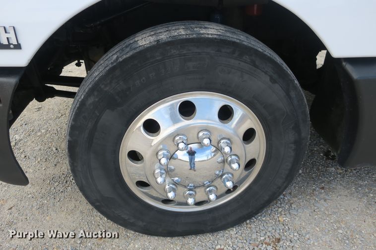 image for item DB10099 2005 Kenworth T600 semi truck