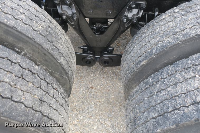 image for item DB10099 2005 Kenworth T600 semi truck