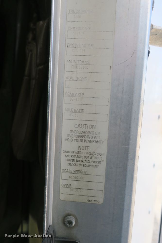 image for item DB10099 2005 Kenworth T600 semi truck