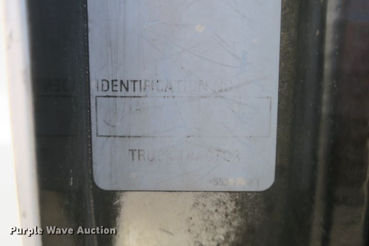 image for item DB10099 2005 Kenworth T600 semi truck