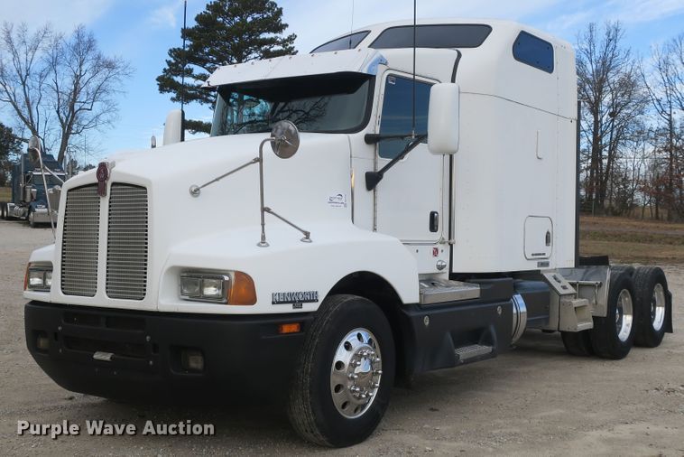 image for item DB10100 2007 Kenworth T600 semi truck