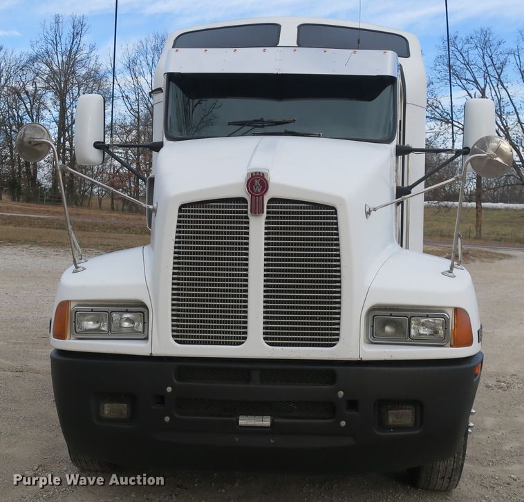 image for item DB10100 2007 Kenworth T600 semi truck