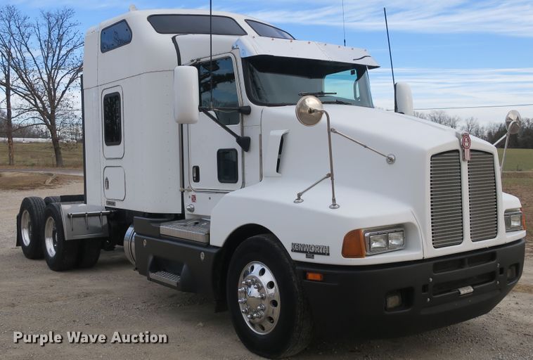 image for item DB10100 2007 Kenworth T600 semi truck