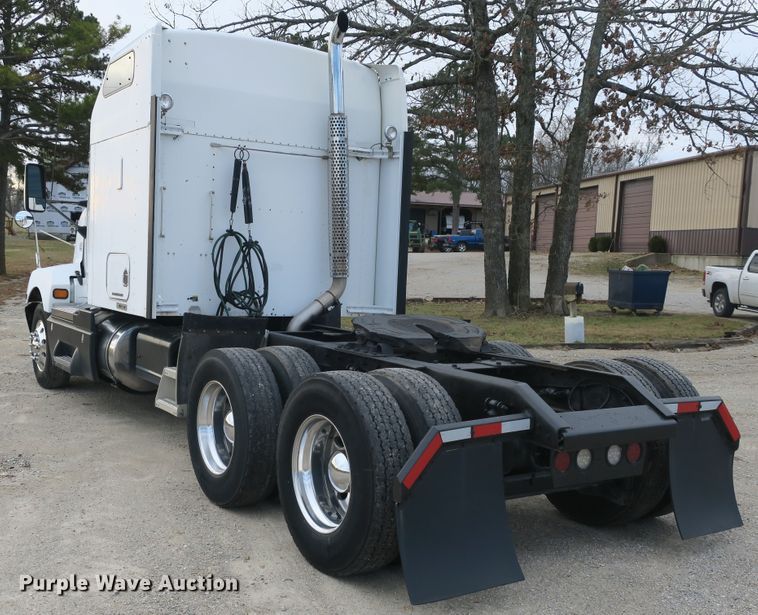 image for item DB10100 2007 Kenworth T600 semi truck