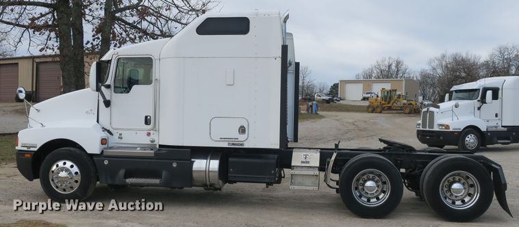 image for item DB10100 2007 Kenworth T600 semi truck