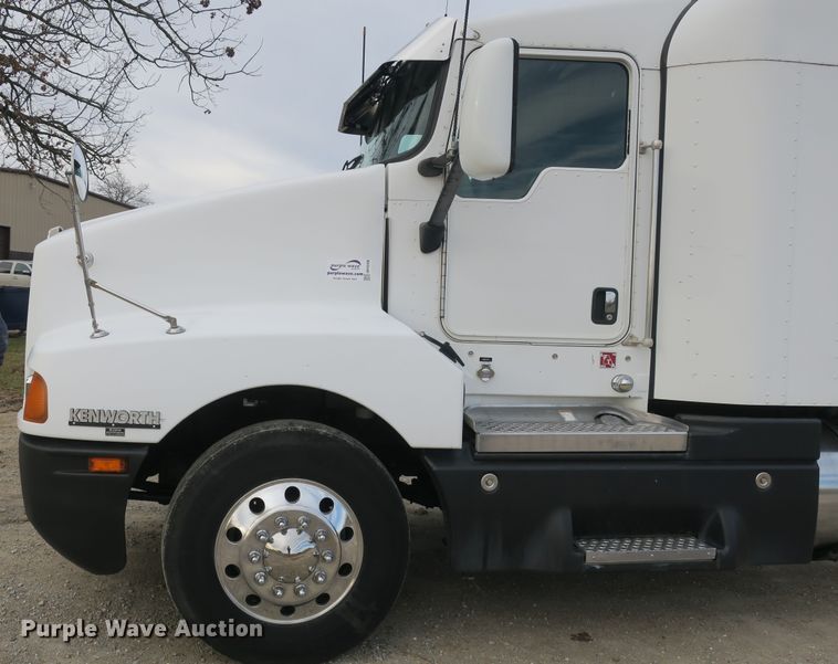 image for item DB10100 2007 Kenworth T600 semi truck