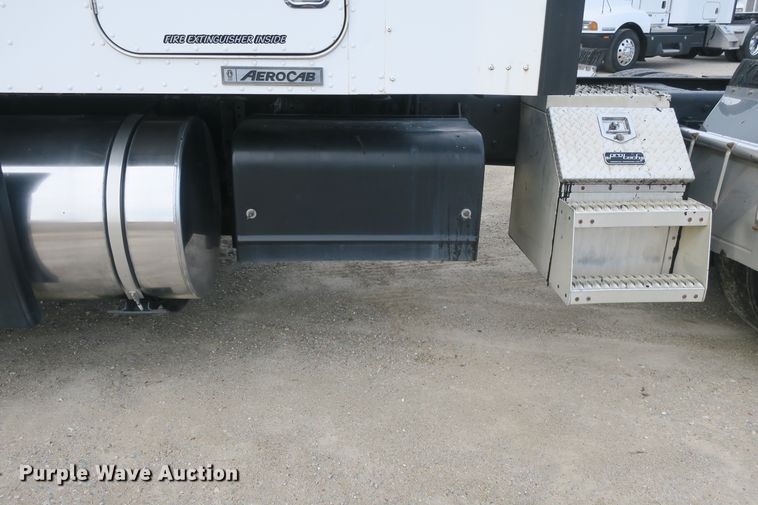 image for item DB10100 2007 Kenworth T600 semi truck