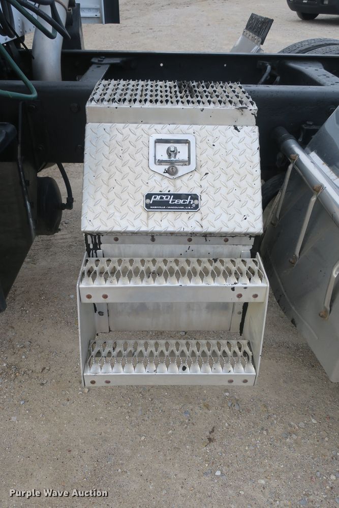 image for item DB10100 2007 Kenworth T600 semi truck