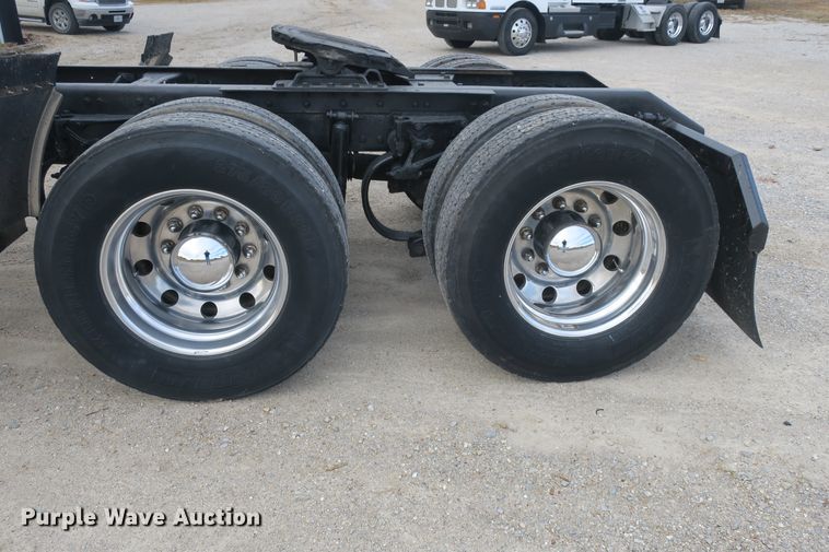 image for item DB10100 2007 Kenworth T600 semi truck