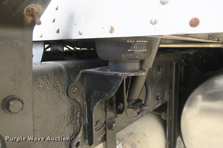 image for item DB10100 2007 Kenworth T600 semi truck