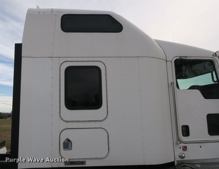 image for item DB10100 2007 Kenworth T600 semi truck