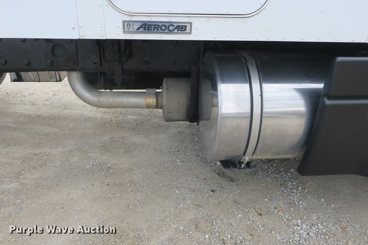 image for item DB10100 2007 Kenworth T600 semi truck