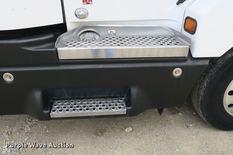 image for item DB10100 2007 Kenworth T600 semi truck