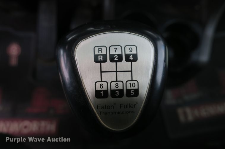 image for item DB10100 2007 Kenworth T600 semi truck