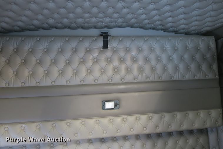 image for item DB10100 2007 Kenworth T600 semi truck