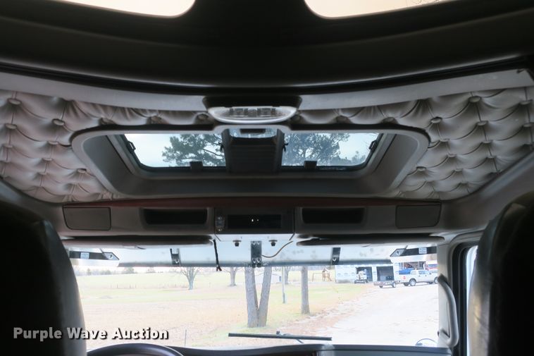 image for item DB10100 2007 Kenworth T600 semi truck