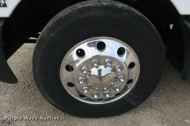 image for item DB10100 2007 Kenworth T600 semi truck