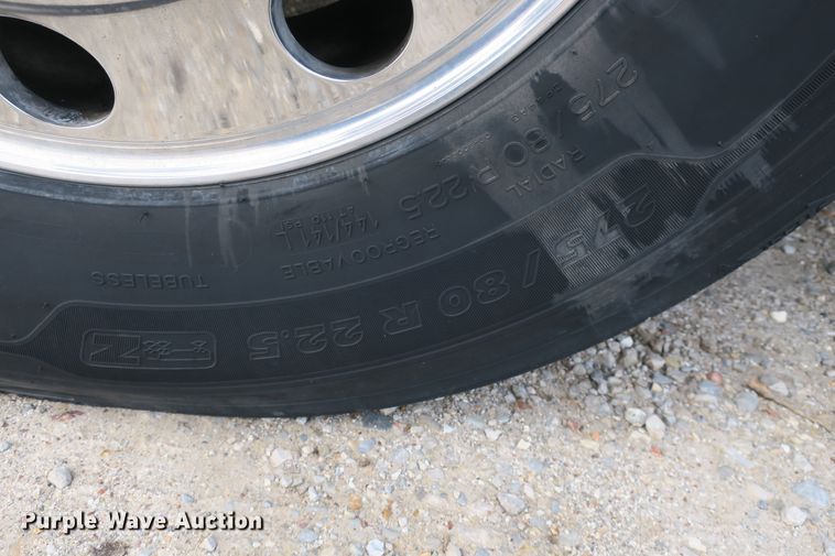 image for item DB10100 2007 Kenworth T600 semi truck