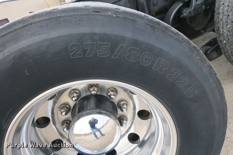 image for item DB10100 2007 Kenworth T600 semi truck