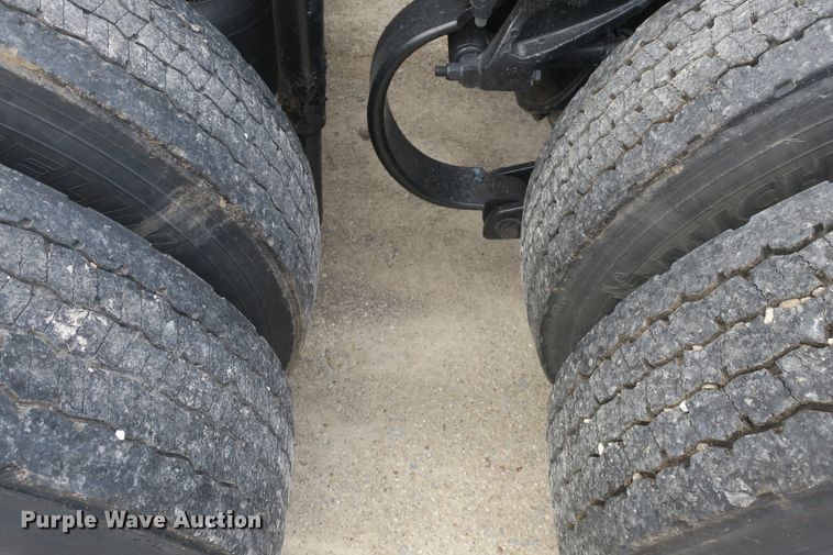 image for item DB10100 2007 Kenworth T600 semi truck