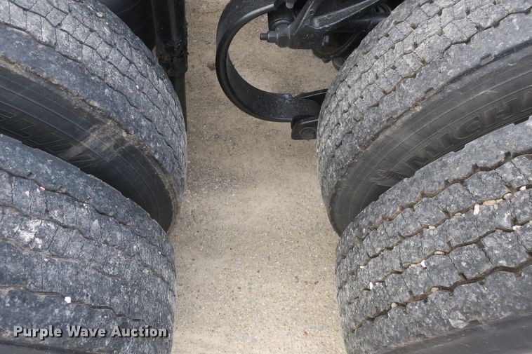 image for item DB10100 2007 Kenworth T600 semi truck